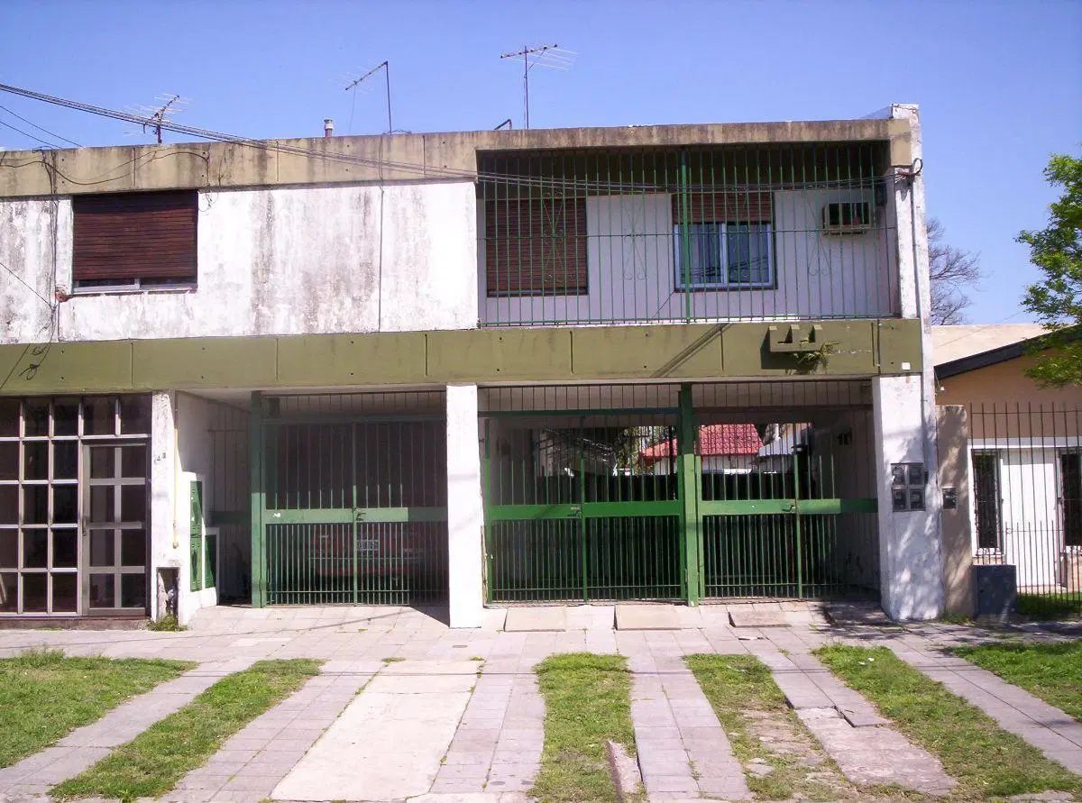Hermoso PH 3 amb y garage. Al frente MUY AMPLIO. Riego Nuñez 143 Temperley. 1
