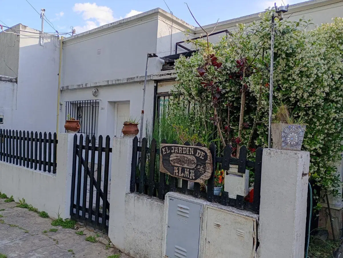 CASA 3amb con amplio Quincho ó Dpto al fondo, Ideal para tener 2 alquileres. 1