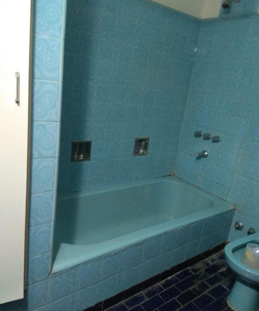 Foto de Chalet muy amplio con cocheras y parque libre. Padre Bruno 3, Turdera., imagen 2