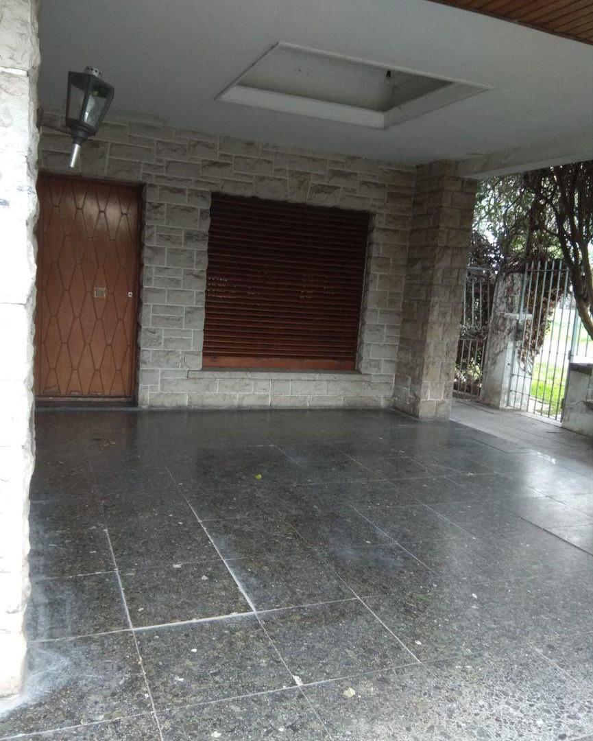 Foto de Chalet muy amplio con cocheras y parque libre. Padre Bruno 3, Turdera., imagen 4
