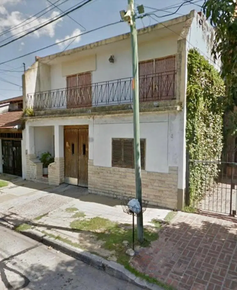 Casa de 4 Ambientes a Refaccionar en Martinez 2