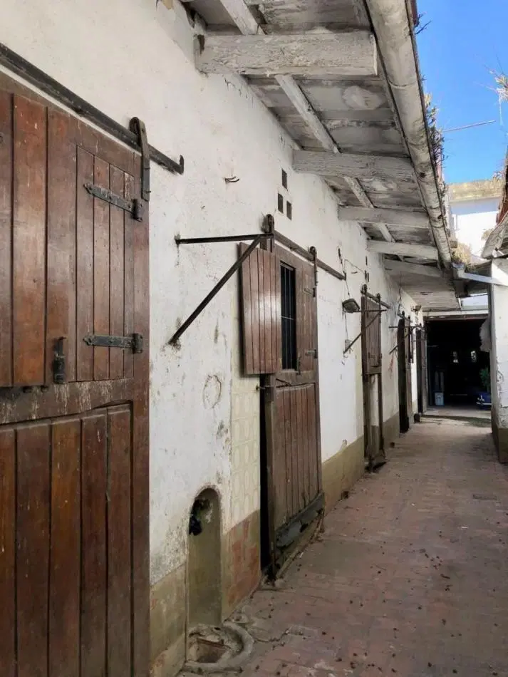 Casa de 4 Ambientes a Refaccionar en Martinez 1
