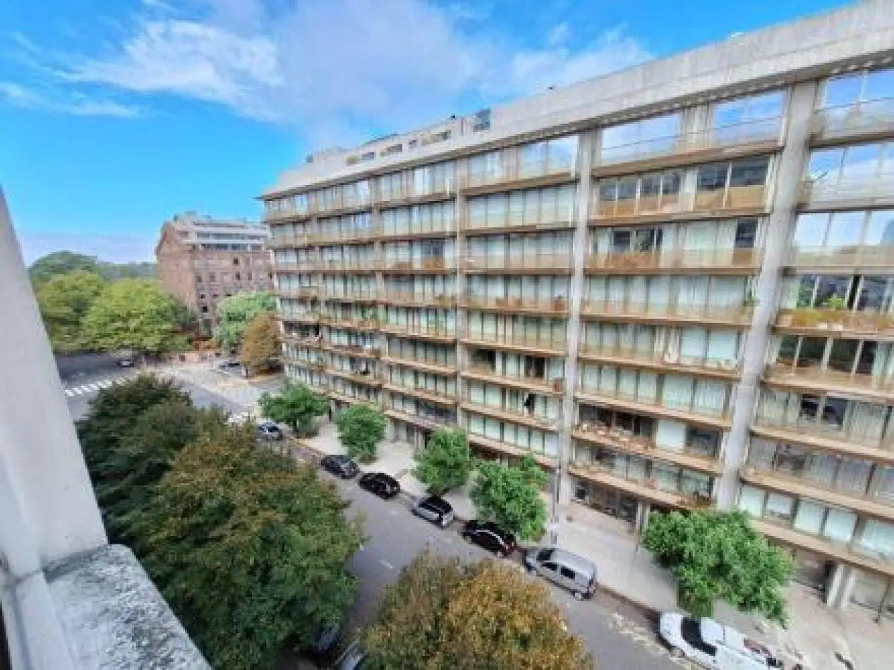 Exclusivo 4 ambientes con cochera doble y amenities en Puerto Madero. 2
