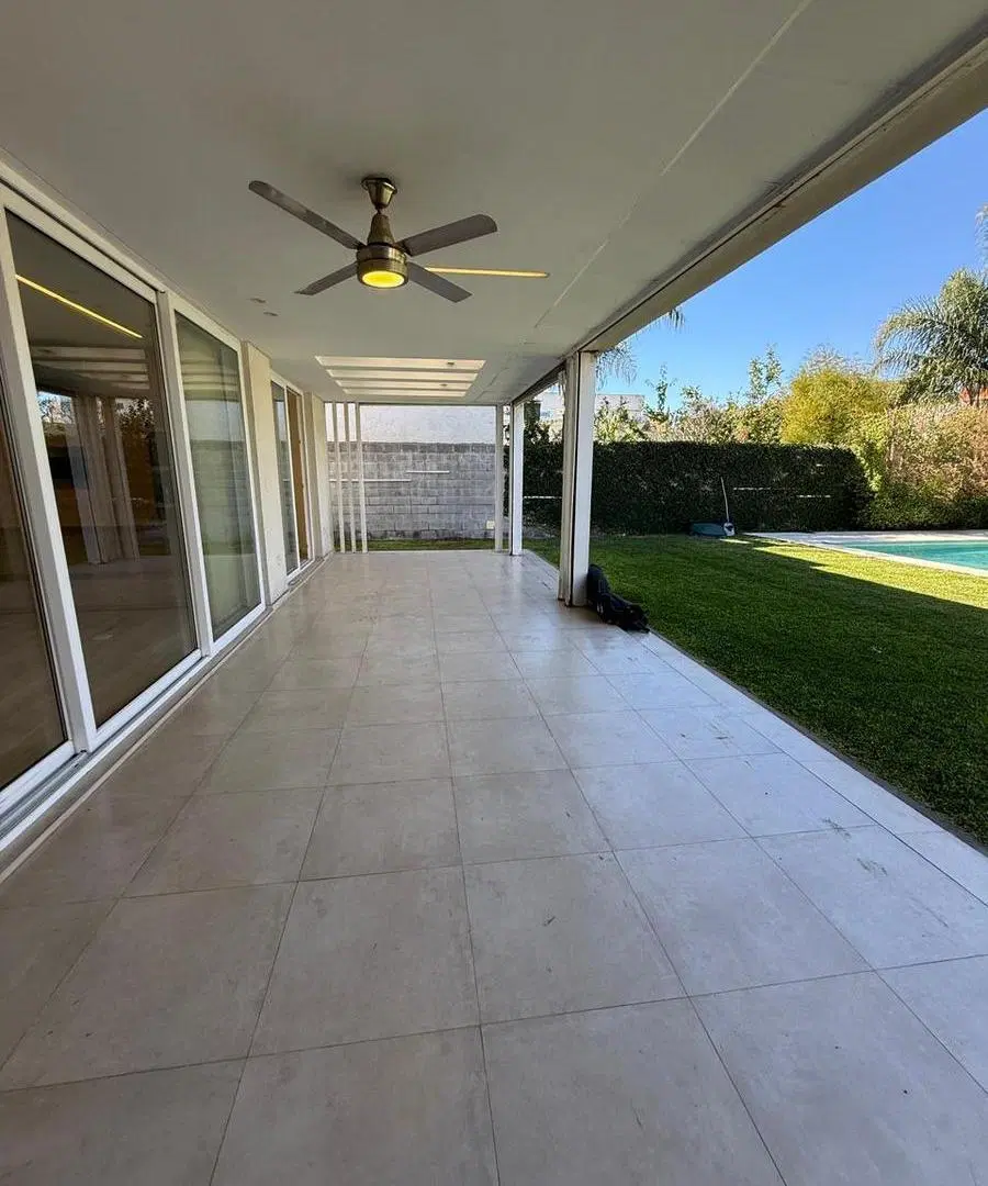 CASA EN VENTA GONNET 4 DORMITORIOS Y PILETA 5