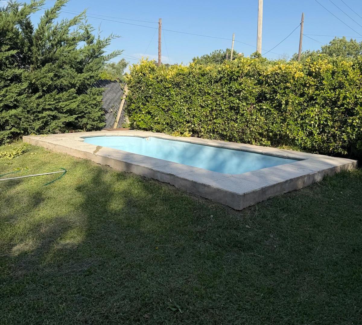 Foto de Casa en venta 2 dormitorios con pileta barrio aeropuerto La Plata, imagen 2