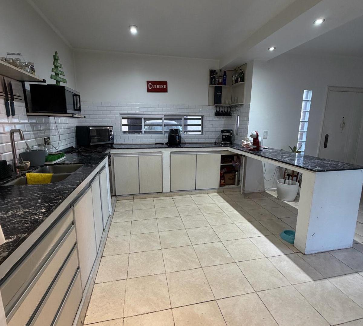 Foto de Casa en venta 2 dormitorios con pileta barrio aeropuerto La Plata, imagen 1