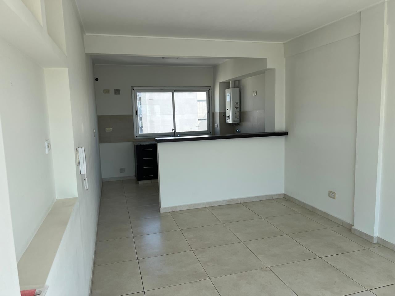 Foto de Departamento de un dormitorio con cochera en venta, imagen 2