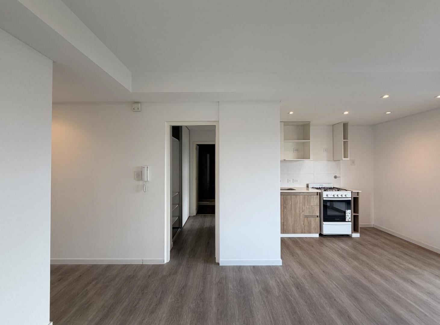 Foto de Departamento en Alquiler La Plata - Plaza Azcuénaga, imagen 3