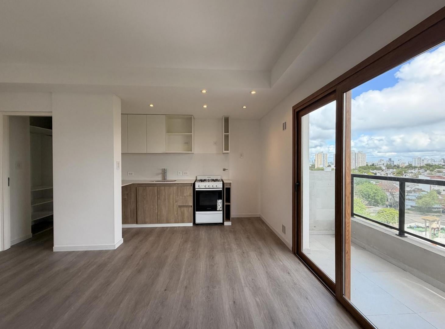 Foto de Departamento en Alquiler La Plata - Plaza Azcuénaga, imagen 4