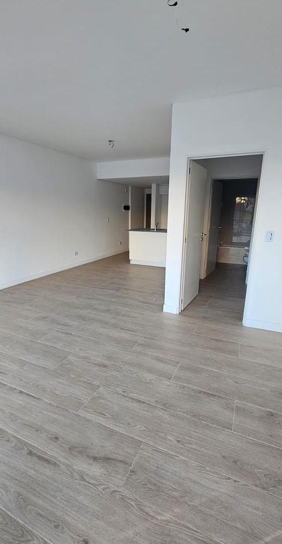 VENTA | Monoambiente divisible con amplio balcón vista abierta al contrafrente – San Cristóbal
