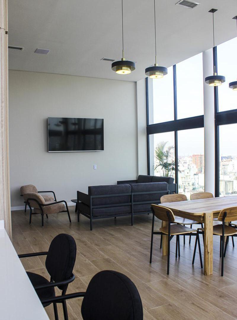 VENTA | Monoambiente divisible con amplio balcón vista abierta al contrafrente – San Cristóbal