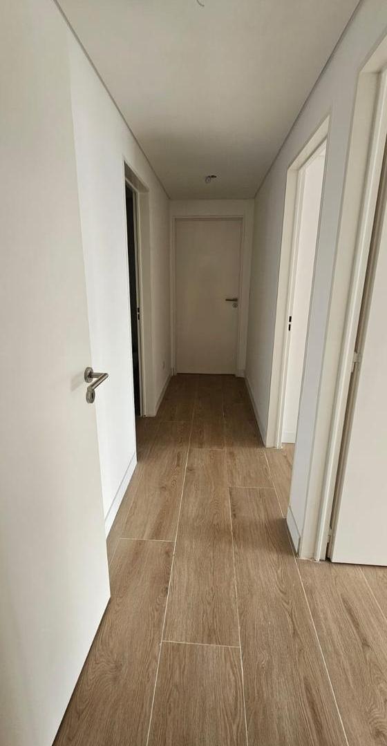 Foto de VENTA | 4 Ambientes con Amplio Balcón Pasante Y COCHERA - San Cristóbal, imagen 4