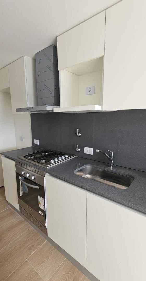 Foto de VENTA | 4 Ambientes con Amplio Balcón Pasante Y COCHERA - San Cristóbal, imagen 1