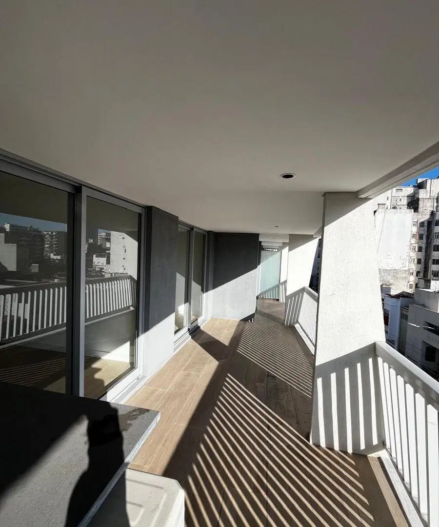 VENTA | 4 Ambientes con Amplio Balcón Pasante al frente - San Cristóbal 3
