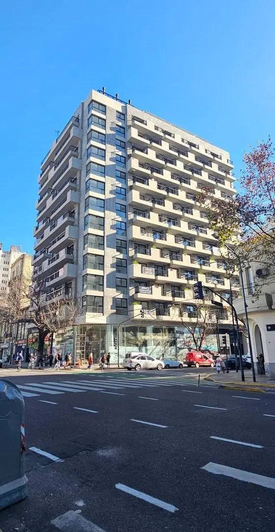 Departamento en Almagro 2 ambientes al frente por Av Corrientes, full amenities 2 baños 8