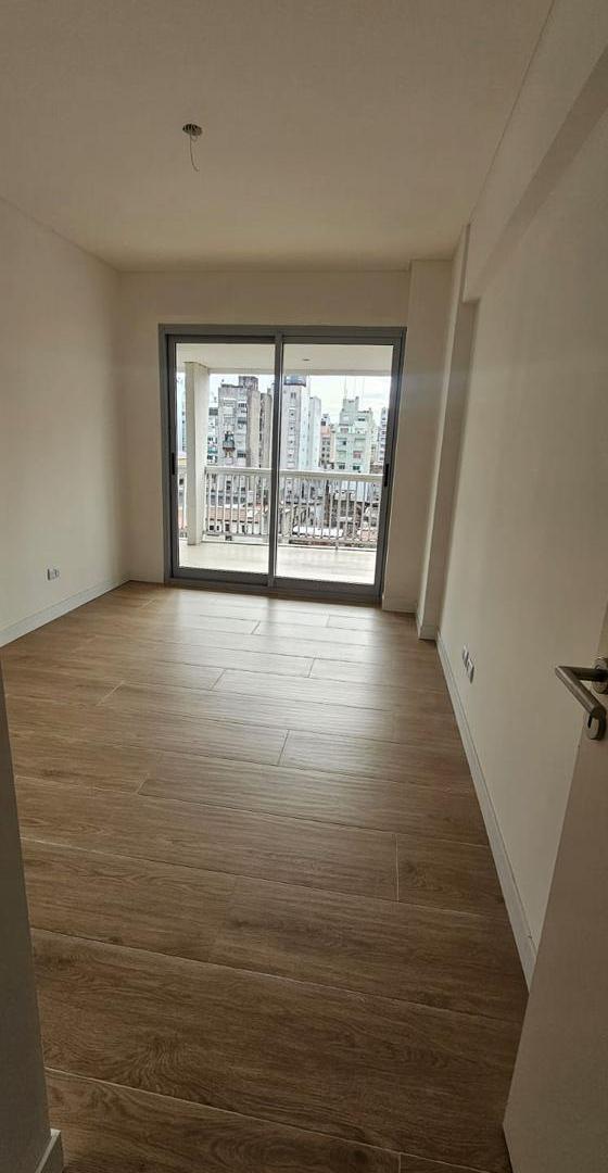 Foto de VENTA | 4 Ambientes con Amplio Balcón Pasante - San Cristóbal, imagen 1