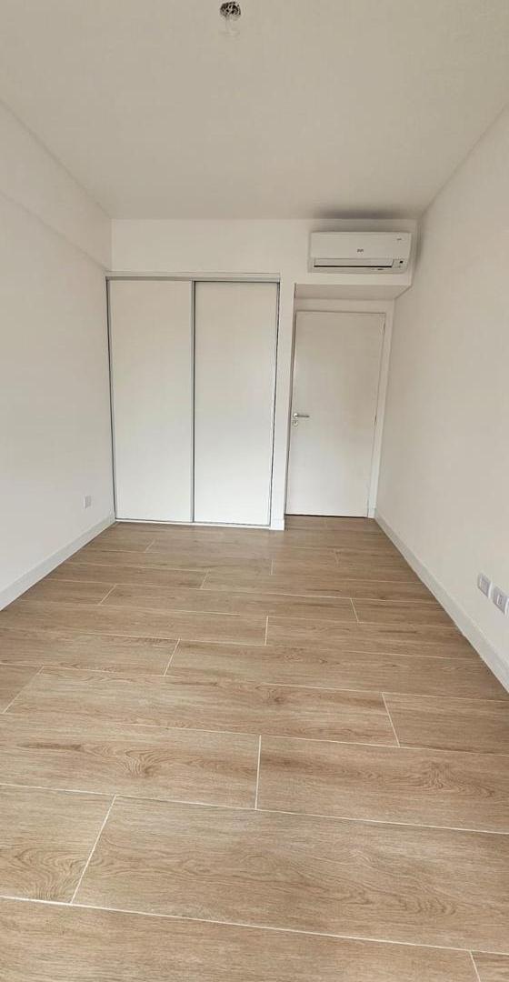Foto de VENTA | 4 Ambientes con Amplio Balcón Pasante - San Cristóbal, imagen 3