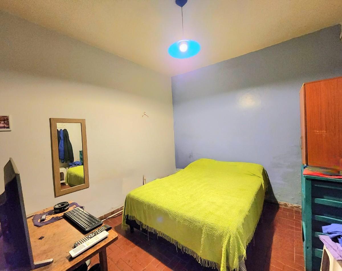 Esquina 25 de Mayo y Bolivia - Dos Casas + 1 Depto. en Venta 3