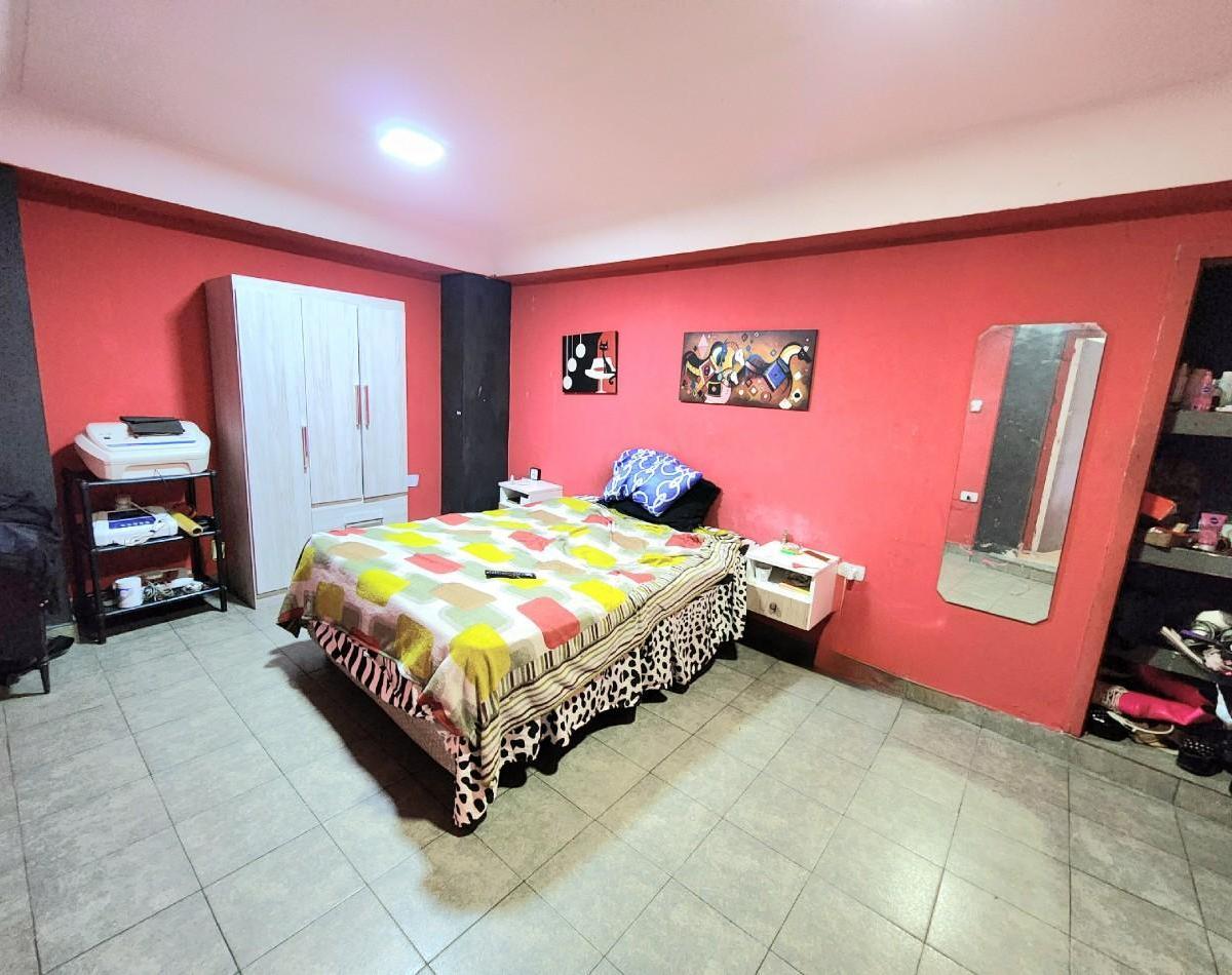 Esquina 25 de Mayo y Bolivia - Dos Casas + 1 Depto. en Venta 1