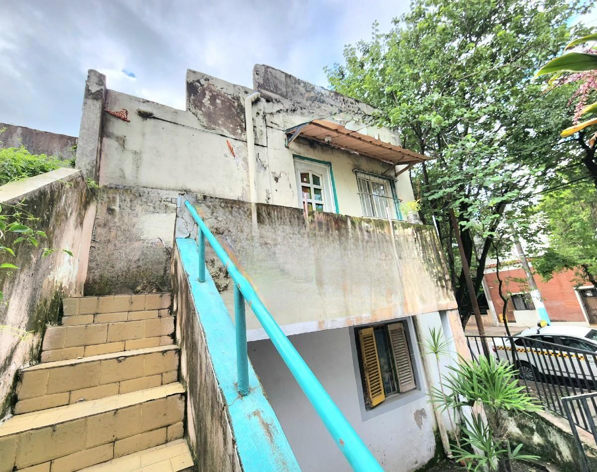 Esquina 25 de Mayo y Bolivia - Dos Casas + 1 Depto. en Venta 2
