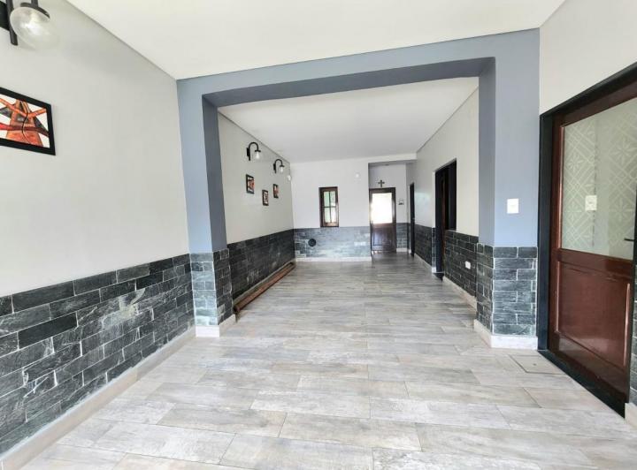 B° Sur- Rondeau al 1000 - Casa Reformada de 5D + Local + Cochera 2