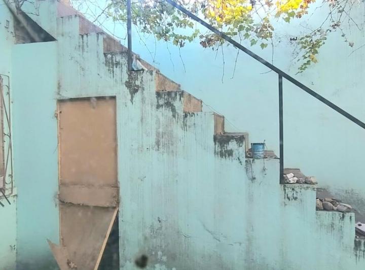 C/ Crisostomo Alvarez al 1700 - Casa a Refaccionar de 4D + Dep + Fondo 4