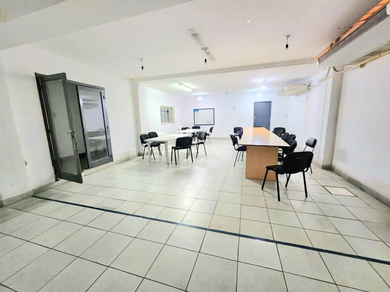 c/ San Martin 973 - Guarderia P/ 20 autos + Dos plantas con 19 Habitaciones. Ideal Inversor!!! 4