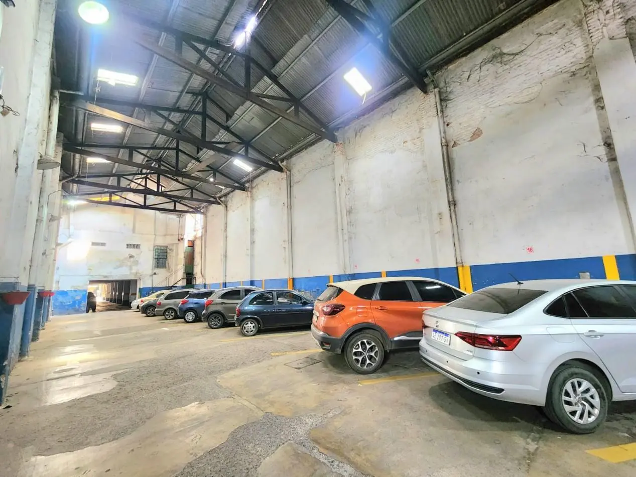 c/ San Martin 973 - Guarderia P/ 20 autos + Dos plantas con 19 Habitaciones. Ideal Inversor!!! 3