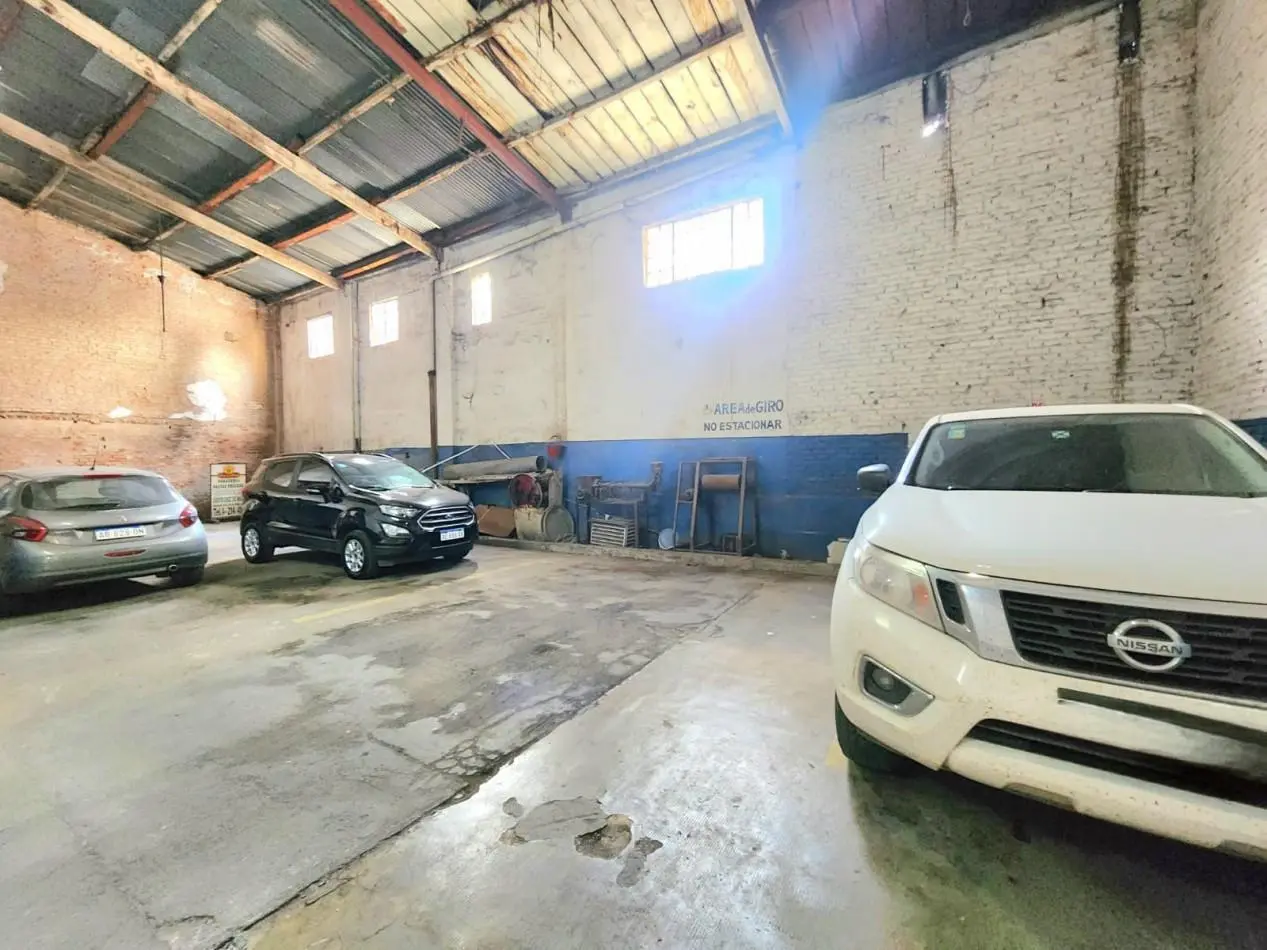 c/ San Martin 973 - Guarderia P/ 20 autos + Dos plantas con 19 Habitaciones. Ideal Inversor!!! 5