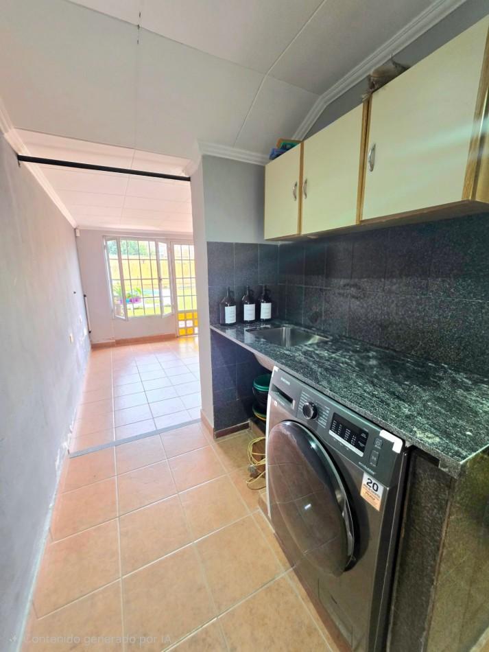 Foto de APTA CREDITO! VILLA LUJAN C/ MENDOZA AL 2800- CASA DE 3 DORMITORIOS C/, imagen 2