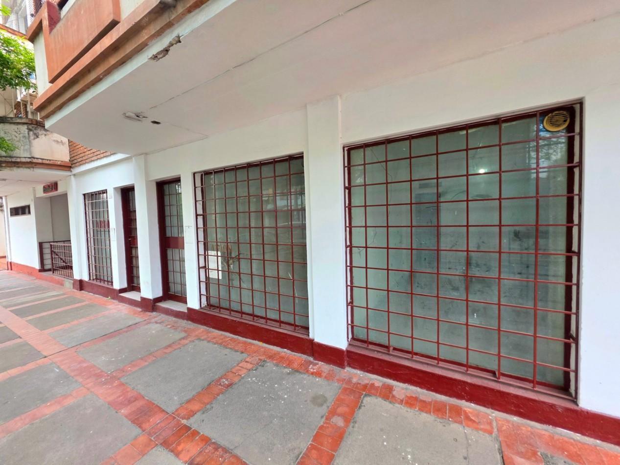 Foto de Bolivia y Maipu Tres Locales Comerciales c/ Baño Privado a la calle, imagen 1