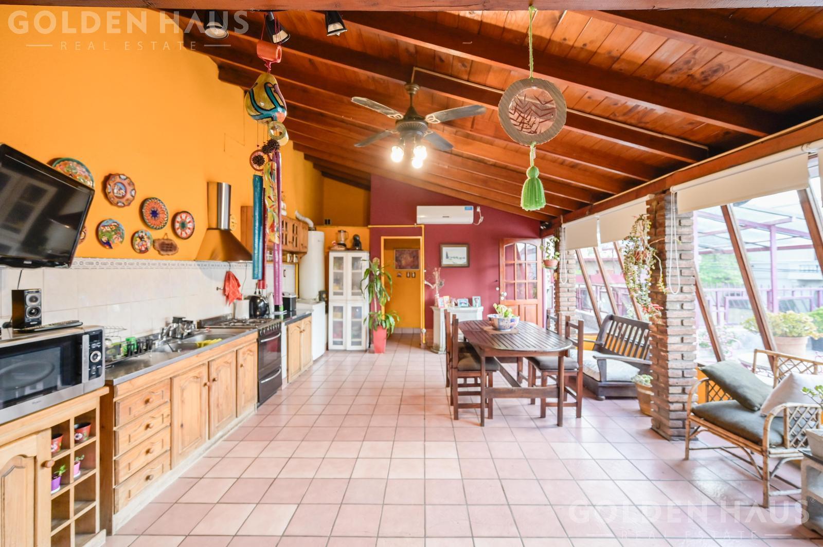 Luminosa Casa 6 Ambientes Parque Chacabuco Oportunidad