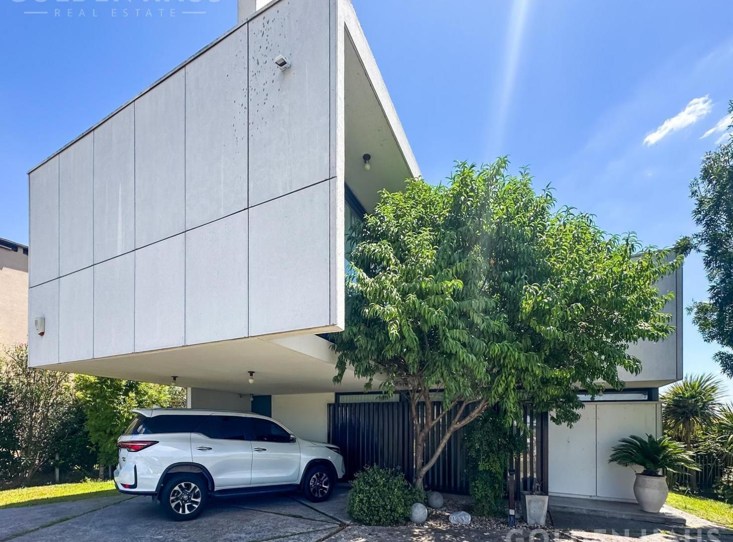 Casa de diseño de 6 ambientes en venta en Lagos de Canning