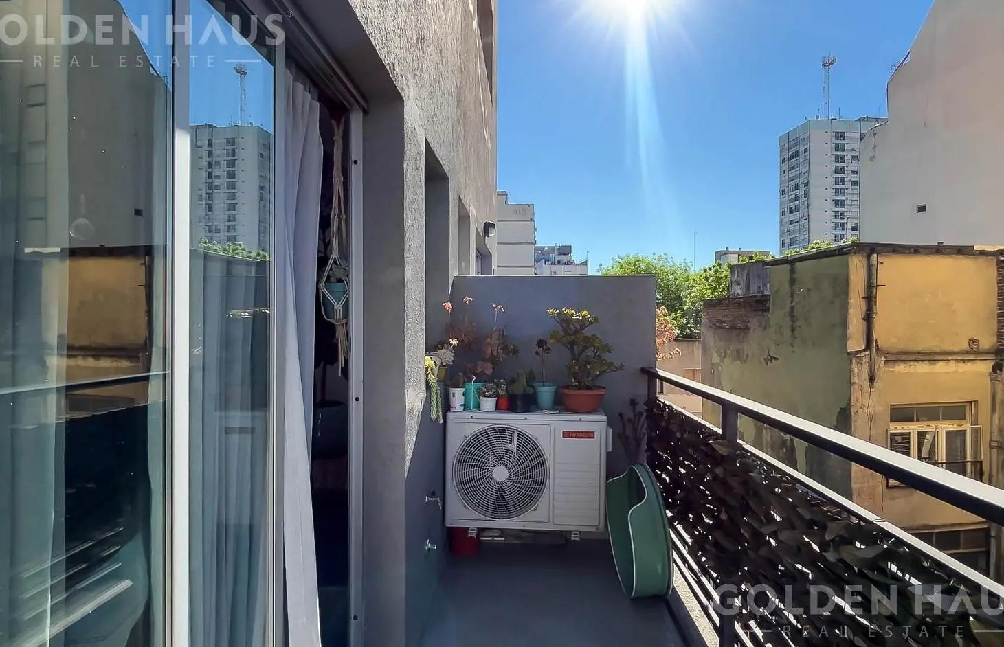 Departamento de 4 ambientes con terraza y parrilla - cochera cubierta - en Liniers 3