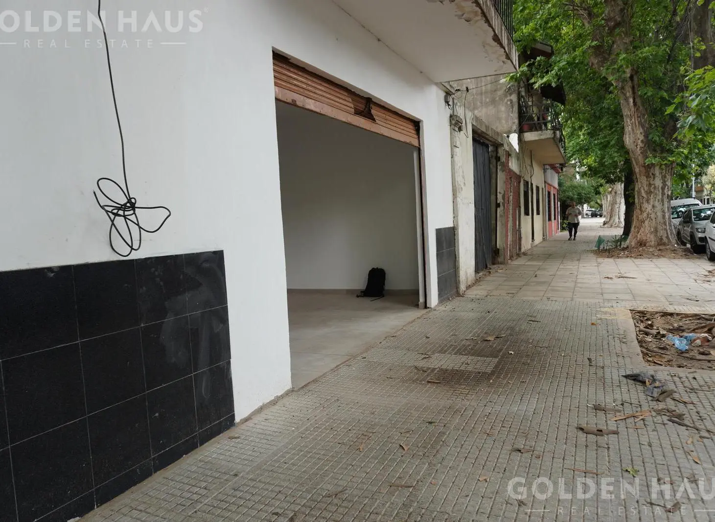 VENTA LOCAL COMERCIAL AL FRENTE 4