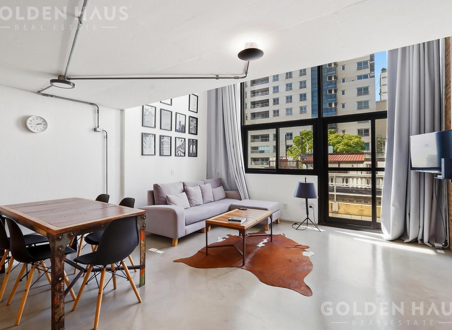 Dúplex tipo loft reciclado con balcón – Palermo / Alto Palermo