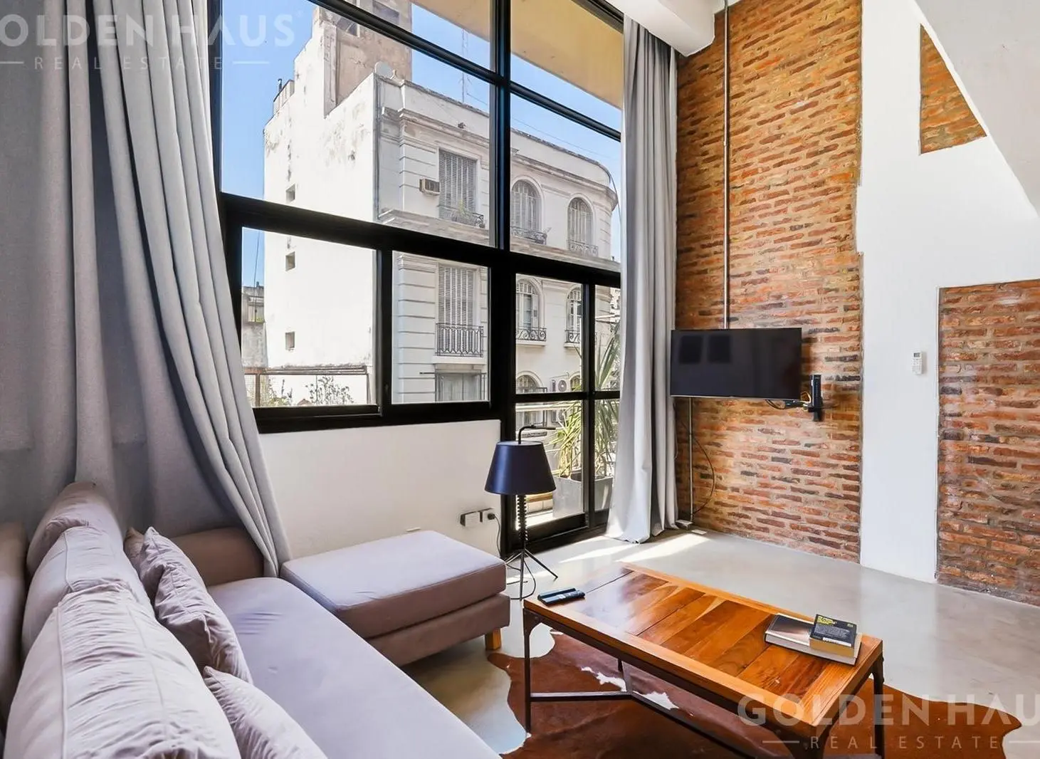 Dúplex tipo loft reciclado con balcón – Palermo / Alto Palermo 2