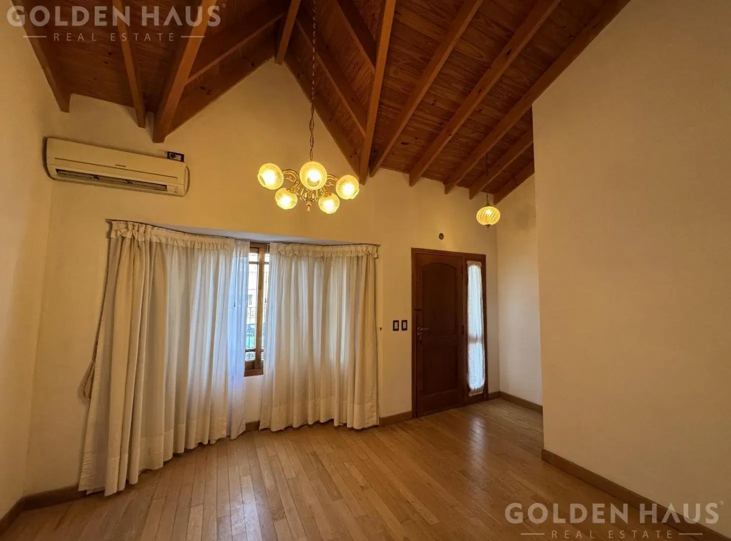 Casa Tipo Chalet de 4 ambientes en Bernal 3
