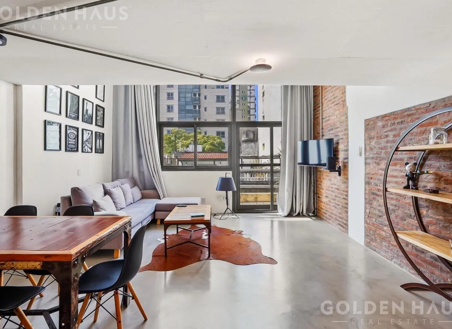 Dúplex tipo loft reciclado con balcón – Barrio Norte 2