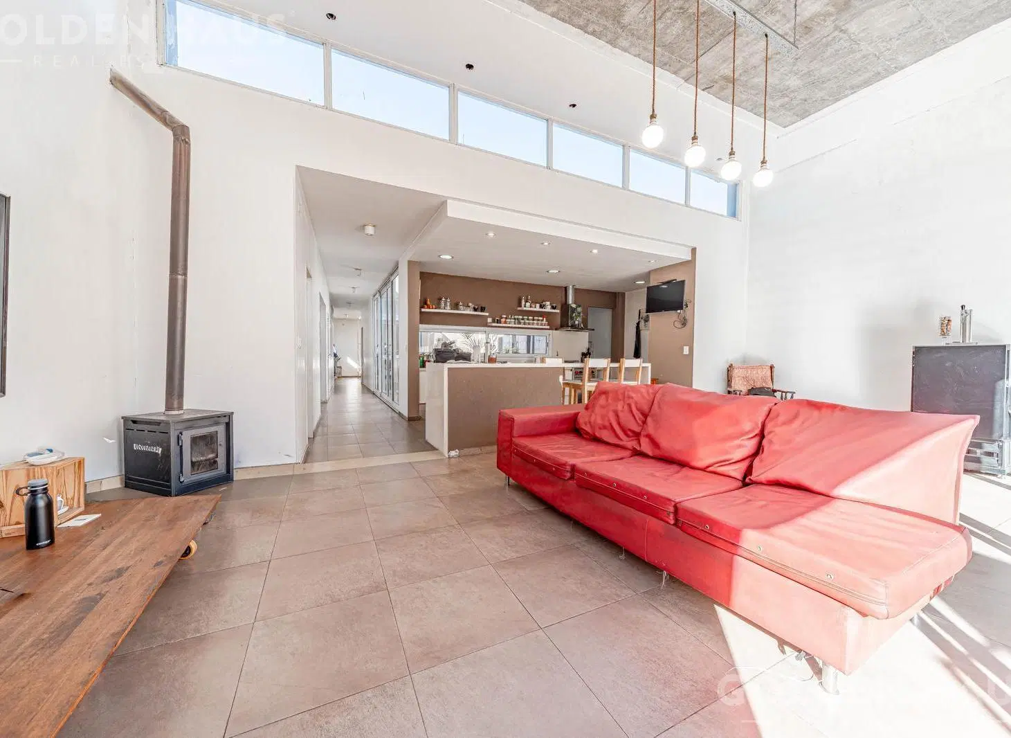 Casa con pileta + planta baja de cochera 8