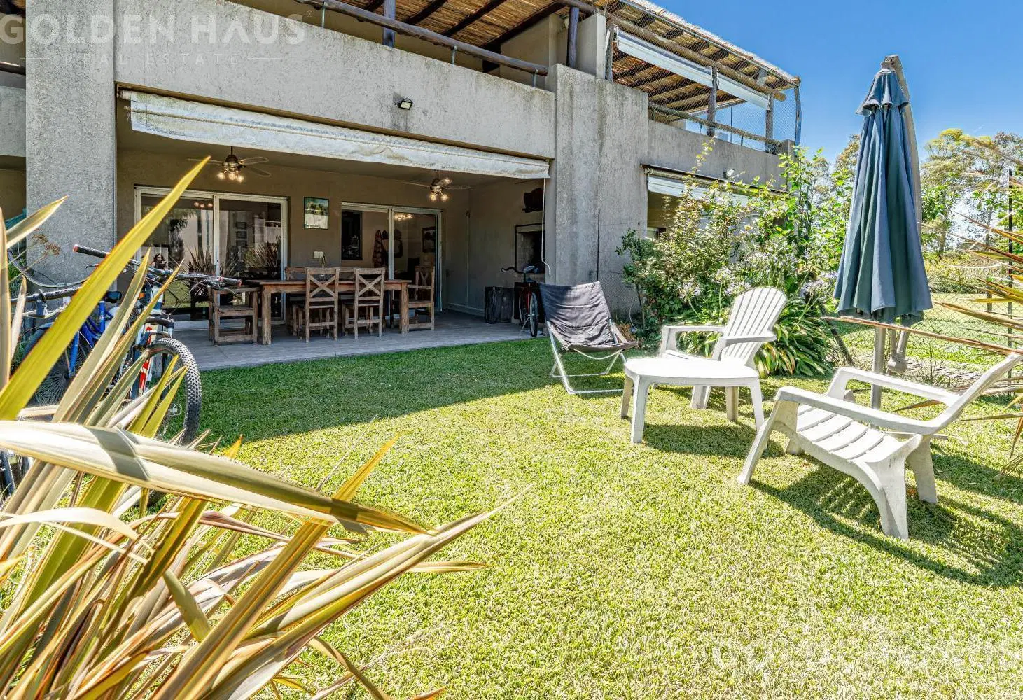 Dúplex de 3 ambientes con balcón, quincho con parrilla y jardín - cochera 4