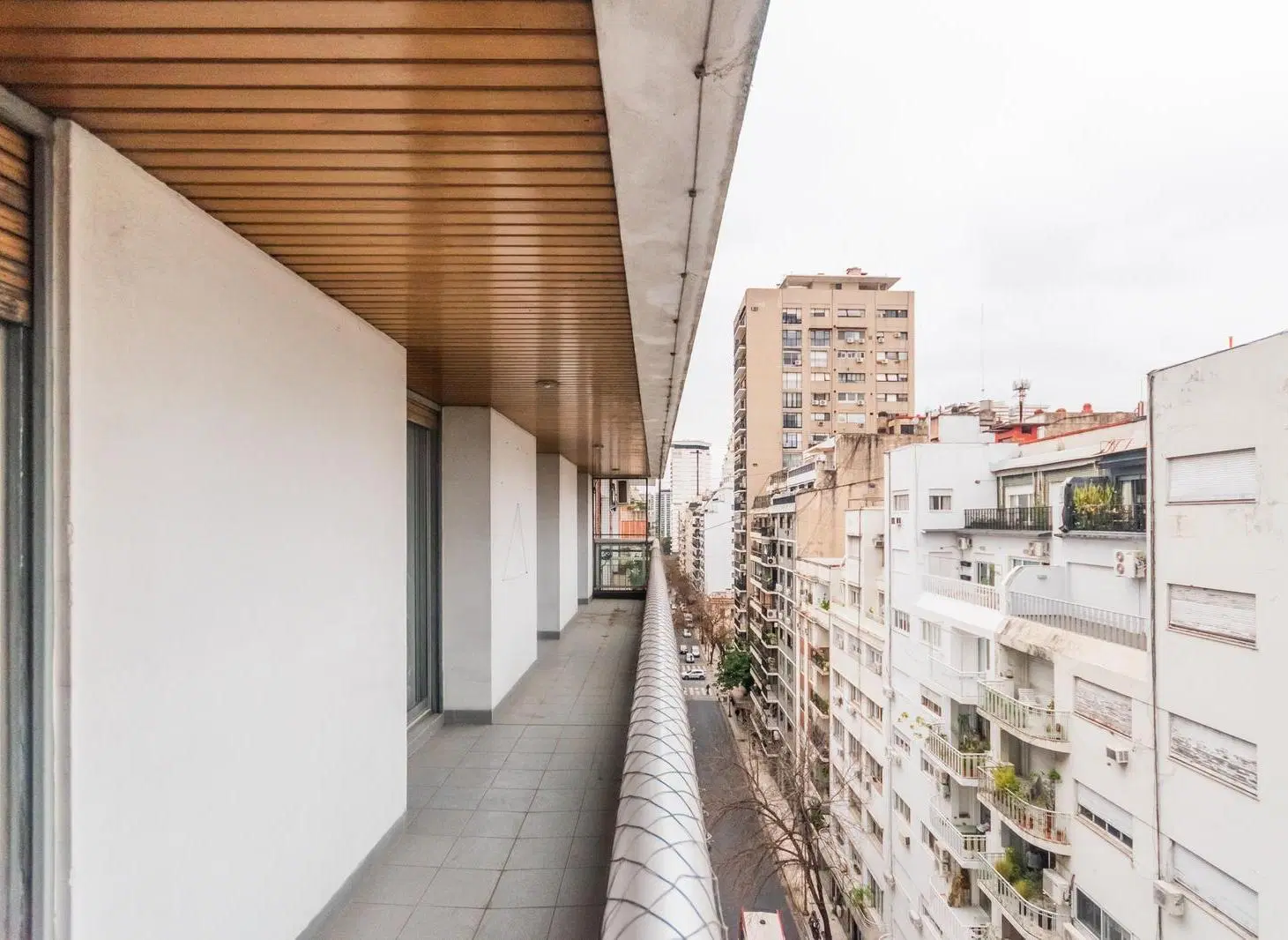 Departamento 5 ambientes en venta en torre de categoria 8