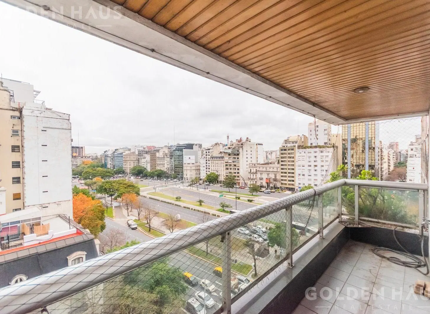 Departamento 5 ambientes en venta en torre de categoria 4