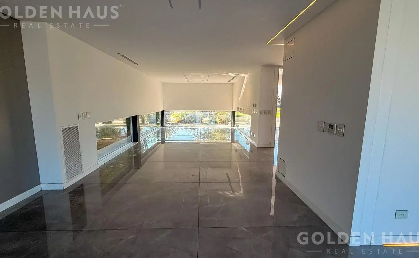 Casa en venta 5 ambientes piscina y  vista a la laguna 4