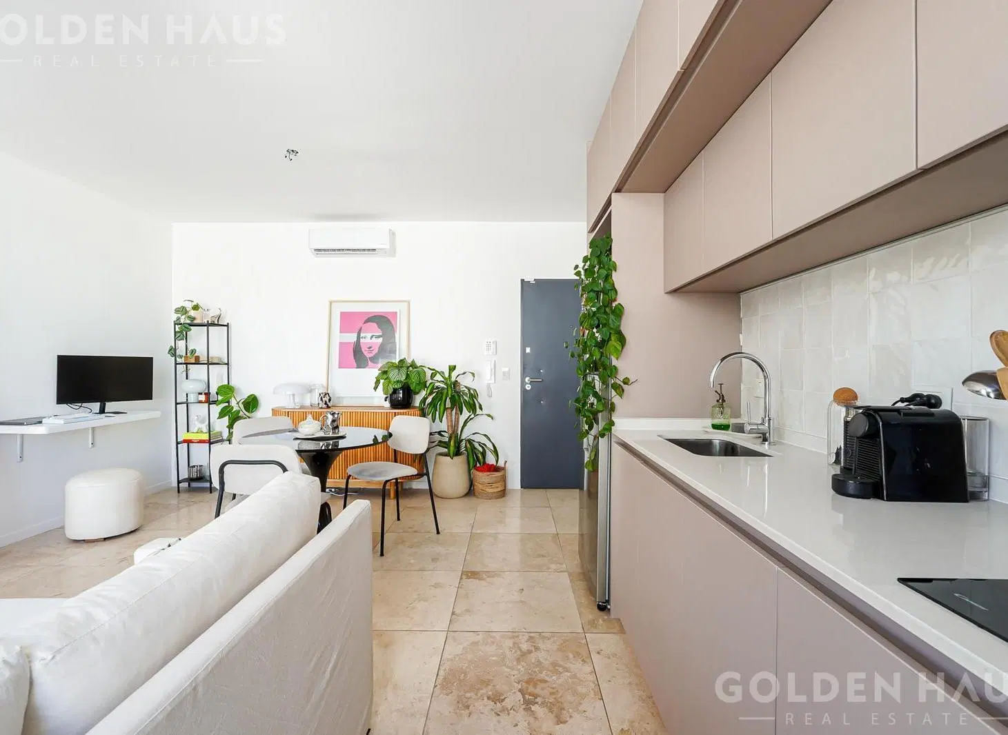 Hermoso departamento de 2 amb. a estrenar con balcón al frente 5