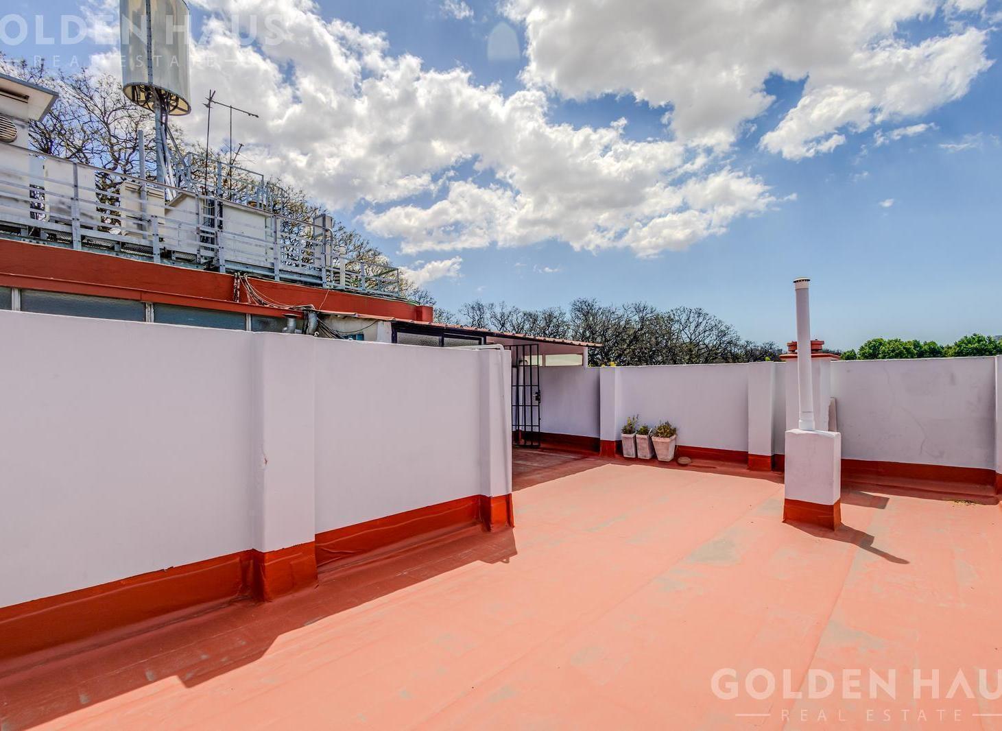 Divino PH de 2/3 ambientes con terraza - 3º piso por escalera
