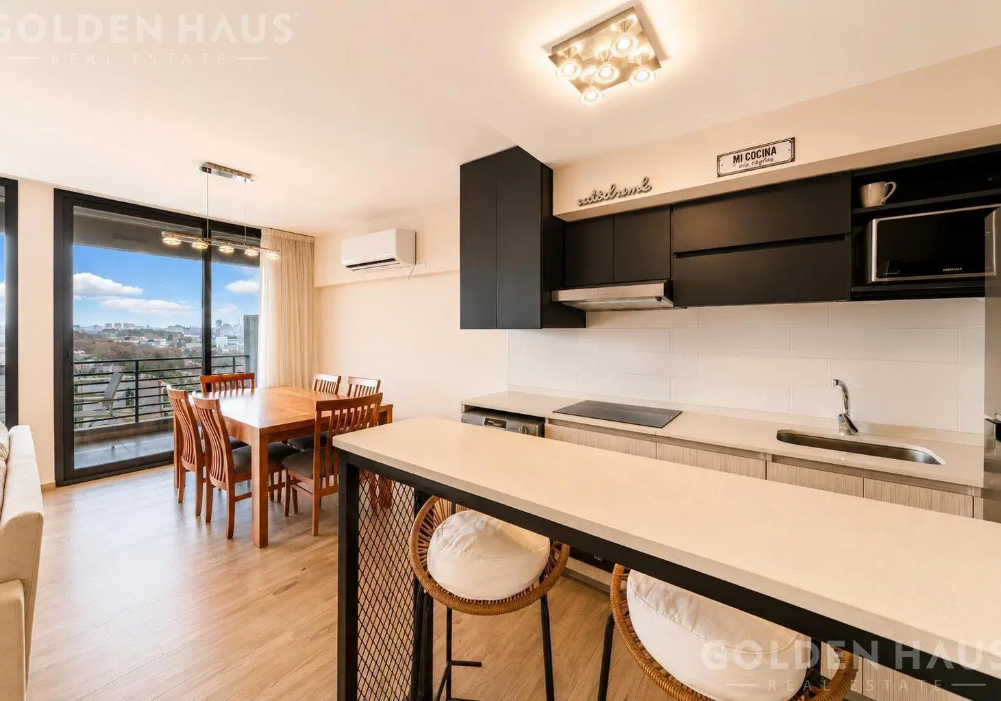 Departamento de 3 ambientes con Balcón en Monte Castro 4