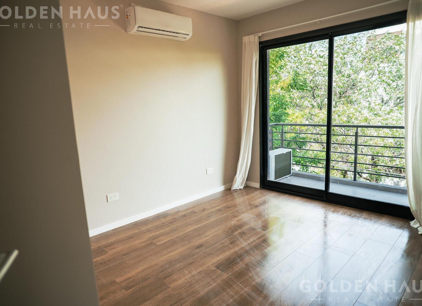 Departamento 3 ambientes en venta en Coghlan con terraza propia