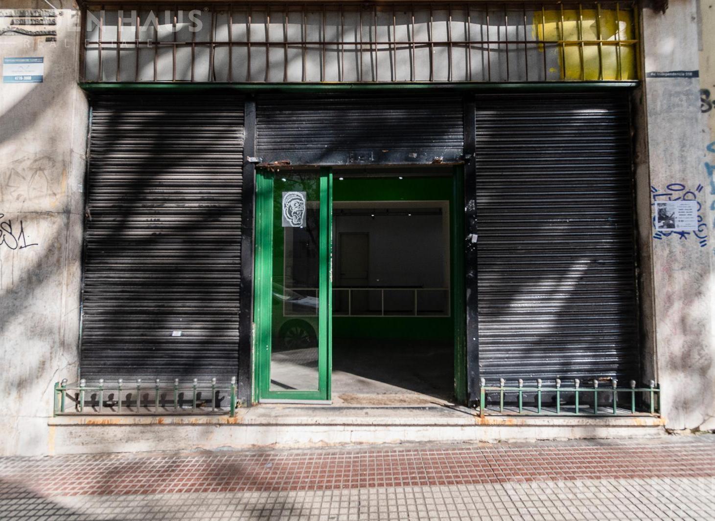 OPORTUNIDAD Local con patio propio en Av. Independencia – Bajas expensas y apto crédito