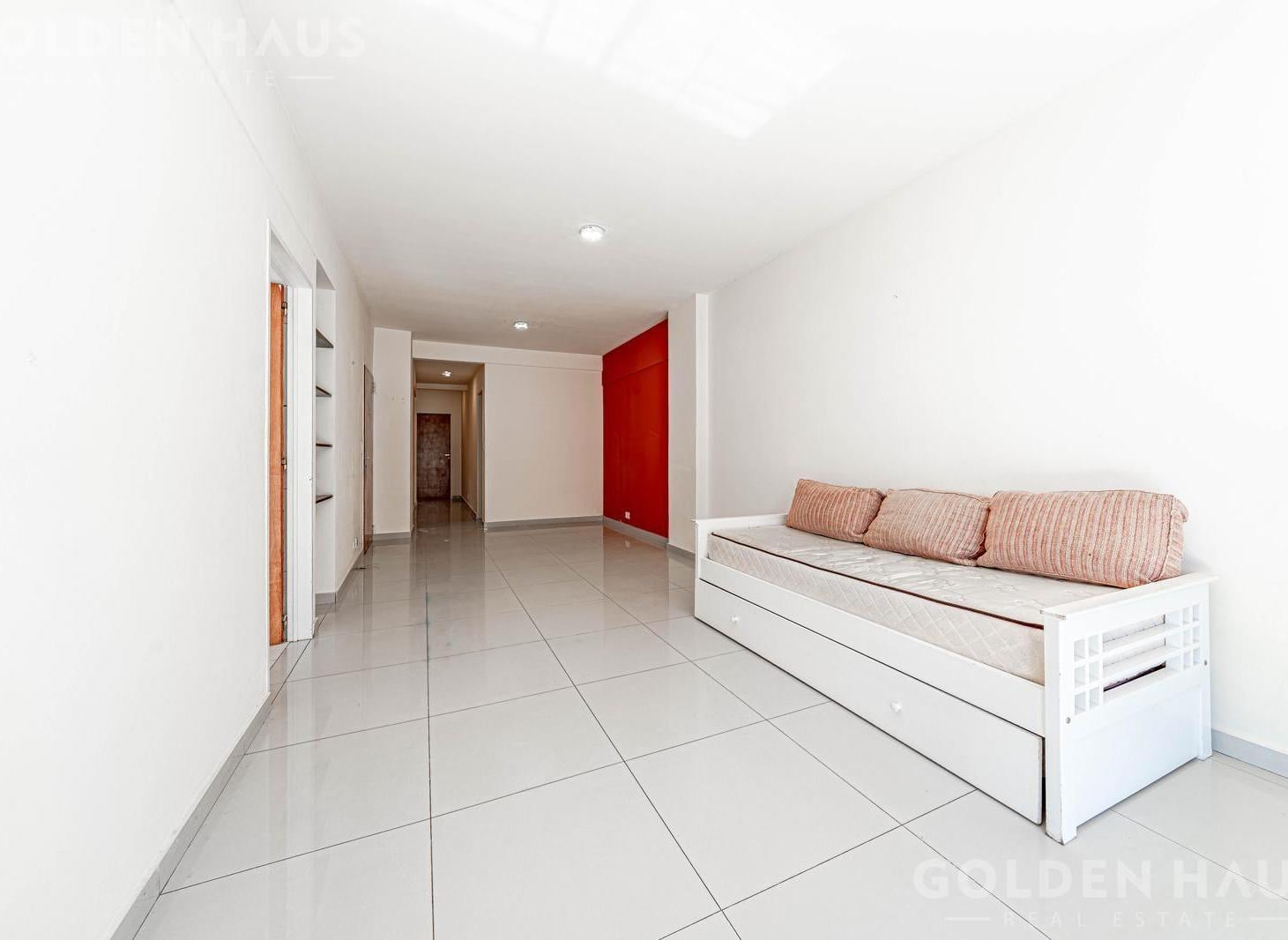 Departamento 3 ambientes con balcon al frente en Caballito